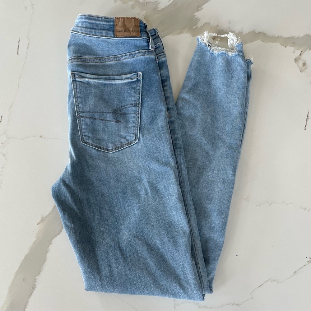 American Eagle super high rise jegging next level stretch raw distressed hem